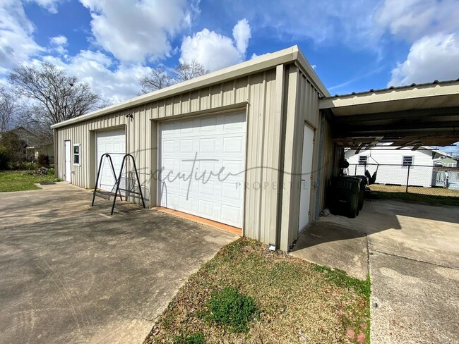 property at 1508 Ford St