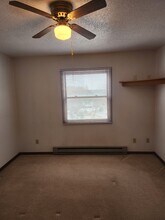 1490 Tower Dr, Unit 2 in Dubuque, IA - Building Photo - Building Photo
