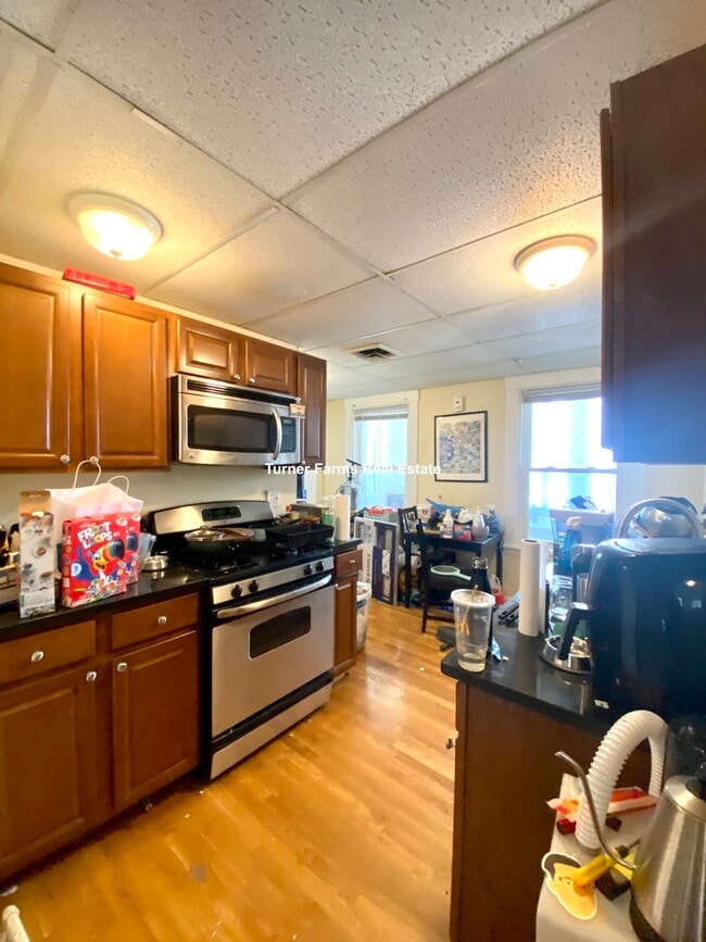 363 Beacon St, Unit 1 in Somerville, MA - Foto de edificio - Building Photo