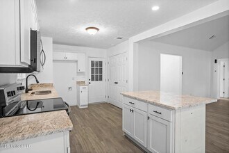 214 W Lakewood Dr in Hattiesburg, MS - Building Photo - Building Photo