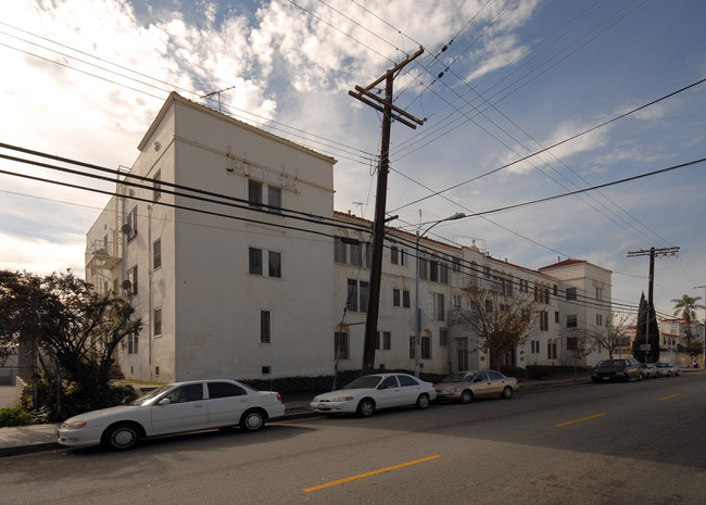 3350 San Marino St in Los Angeles, CA - Building Photo - Building Photo