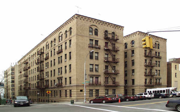 835 Walton Ave in Bronx, NY - Foto de edificio