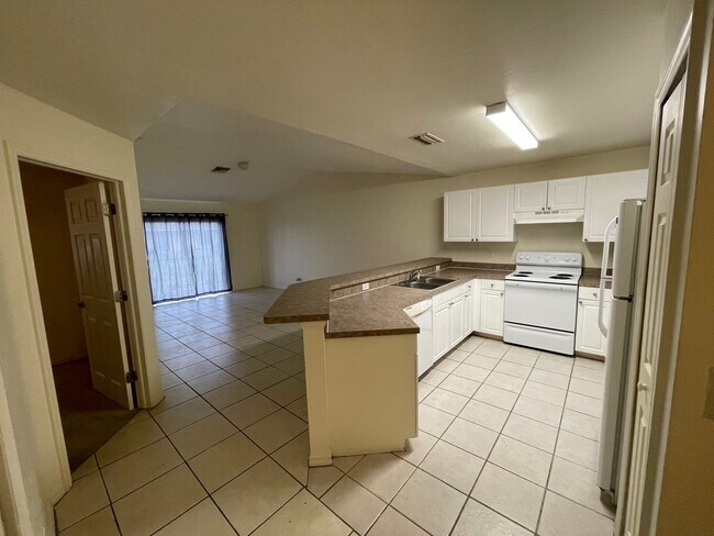 2434 Venice in Lehigh Acres, FL - Building Photo - Building Photo