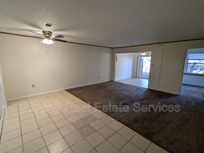 102 Cherokee Cir in Hinesville, GA - Foto de edificio - Building Photo