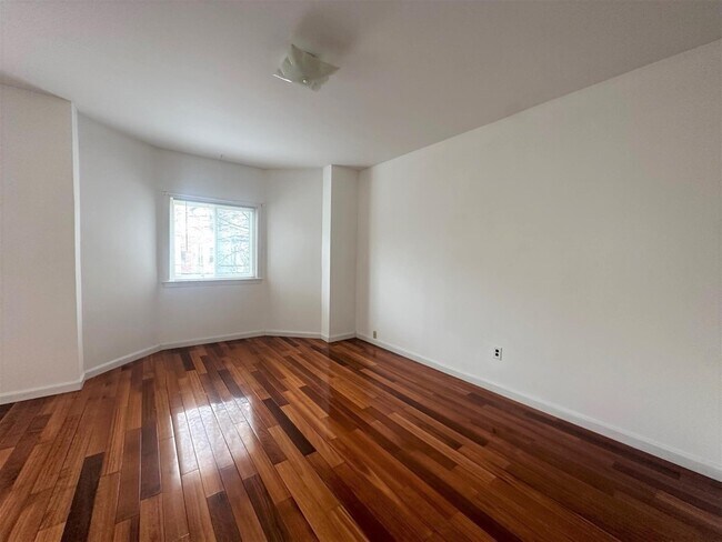 24 Rossmore St in Somerville, MA - Building Photo - Building Photo
