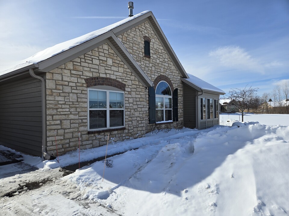 2306 E Tuscany Way in Appleton, WI - Building Photo