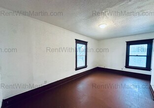 820 W 2nd St in Waterloo, IA - Building Photo - Building Photo