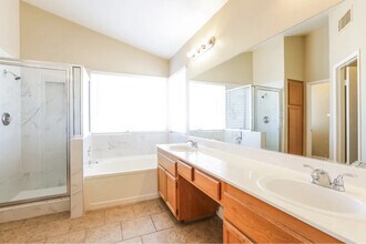 2245 Black Bush Ln in Las Vegas, NV - Building Photo - Building Photo
