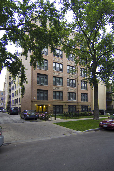 Lunt Apartments in Chicago, IL - Building Photo