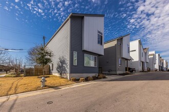 801 N Bluff Dr in Austin, TX - Building Photo - Building Photo