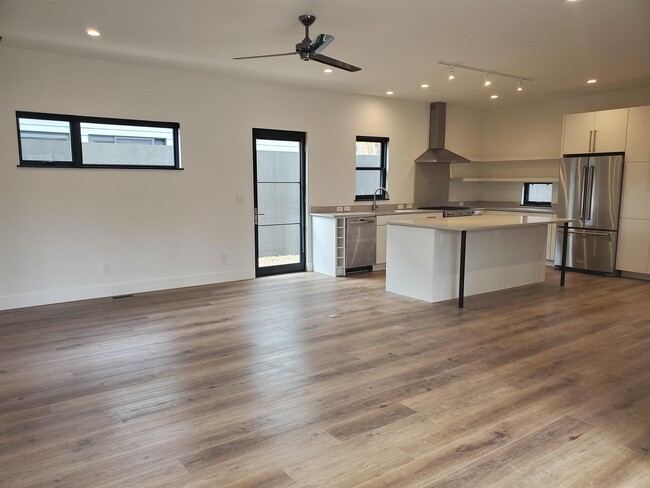 property at 423 N 8th St