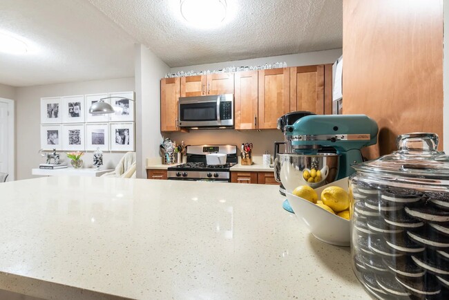311 Greenwich St, Unit 24J in New York, NY - Building Photo - Building Photo