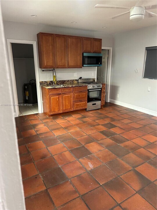 1616 N 26th Ave in Hollywood, FL - Foto de edificio