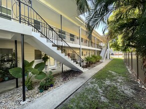 The Corvette Apartments in St. Petersburg, FL - Building Photo - Building Photo