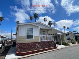 141 Douglas Dr in Oceanside, CA - Building Photo