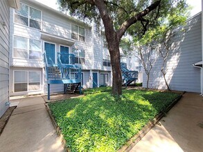 1901 N Fitzhugh Ave, Unit 12 in Dallas, TX - Building Photo - Building Photo