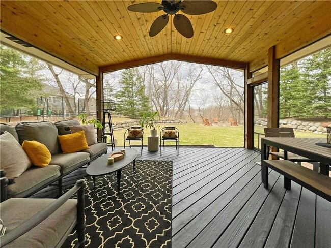 6560 Shadow Ln in Chanhassen, MN - Building Photo - Building Photo