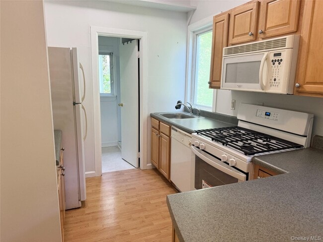 21 De Russey Ln in Cornwall, NY - Building Photo - Building Photo