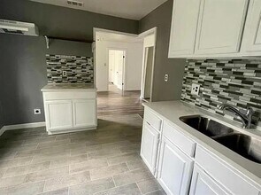 336 Bonnie View Rd in Dallas, TX - Building Photo - Building Photo