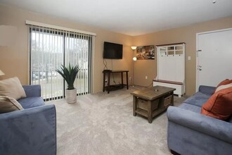 56 Village Brook Ln, Unit 7 in Natick, MA - Building Photo - Building Photo