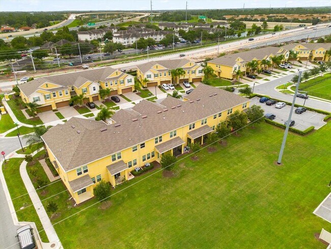 9819 Red Eagle Dr in Orlando, FL - Building Photo - Building Photo