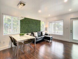 2714 SW 36th Ave, Unit A in Miami, FL - Building Photo