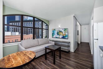 Quintessa Apartments in Seattle, WA - Building Photo - Building Photo