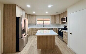 1496 E Luna Way in Palm Springs, CA - Building Photo - Building Photo