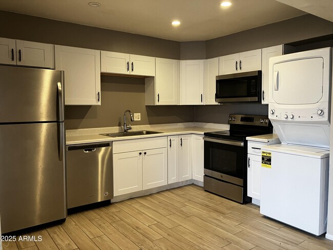 property at 4027 E Moreland St
