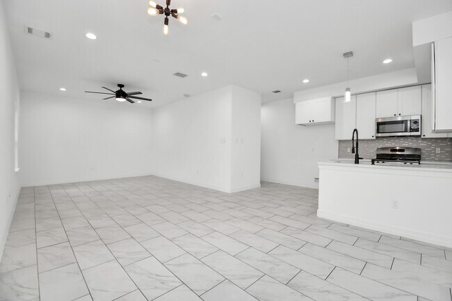 9003 Prairie View Dr in Houston, TX - Building Photo - Building Photo