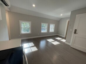 41 Bank St, Unit 13 in Harwich Port, MA - Building Photo - Building Photo