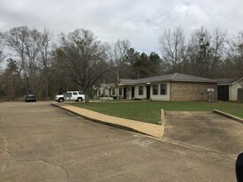 The Meadows in Hayneville, AL - Building Photo