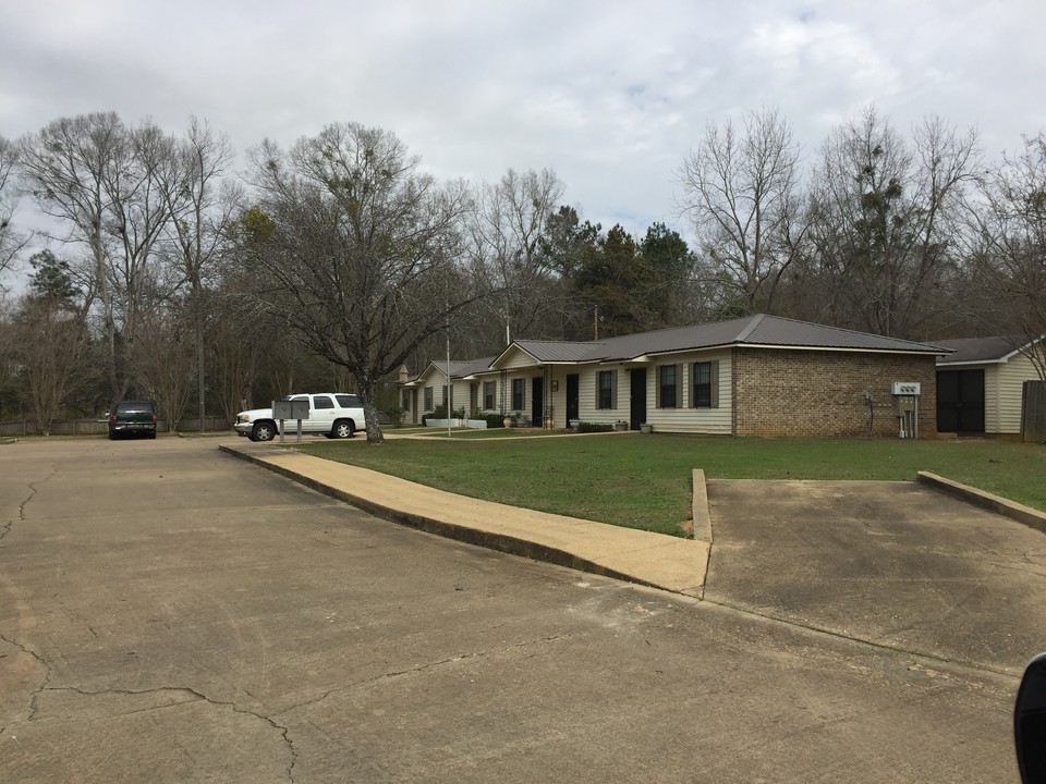 The Meadows in Hayneville, AL - Building Photo