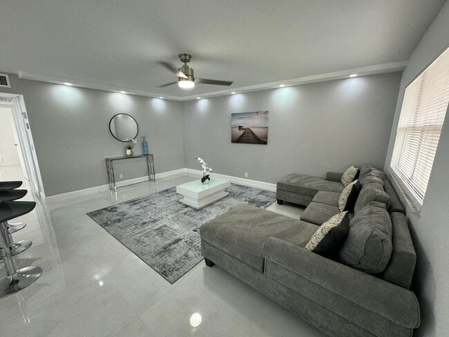 440 Saxony Ln in Delray Beach, FL - Building Photo - Building Photo