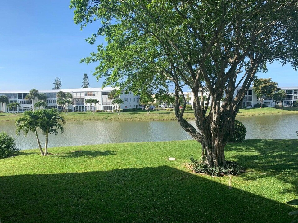 214 Wellington L in West Palm Beach, FL - Building Photo