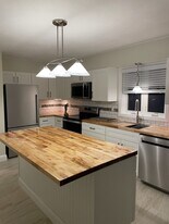 297 Macrae Rd in Colchester, VT - Building Photo