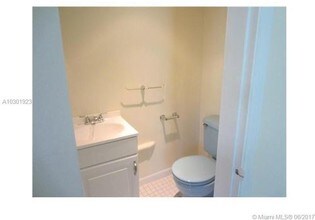 9901 W Bay Harbor Dr in Bay Harbor Islands, FL - Building Photo - Building Photo