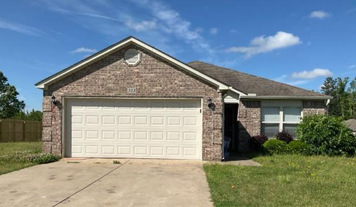 303 Spruce St in Jacksonville, AR - Building Photo