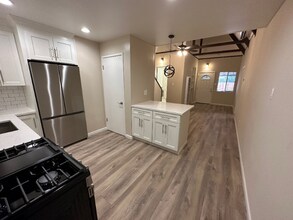 1375 Columbia St in Pittsburg, CA - Foto de edificio - Building Photo