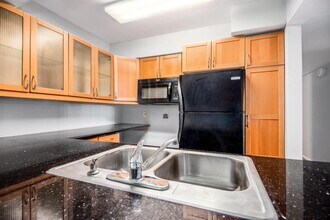 3085 Walnut Bend Ln in Houston, TX - Building Photo - Building Photo