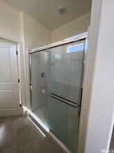 4802 Black Falcon Wy in Sun Valley, NV - Foto de edificio - Building Photo