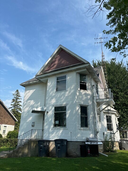 301 N Main St, Unit 3 in Reeseville, WI - Building Photo