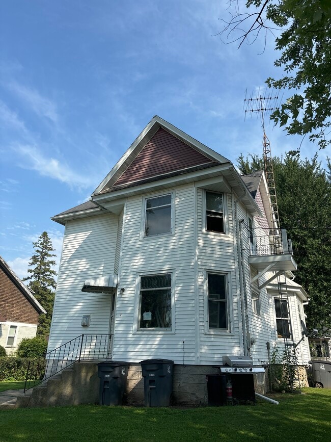 301 N Main St, Unit 3