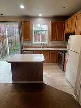 5883 SE 16th Lp in Gresham, OR - Building Photo - Building Photo