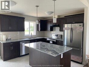 1070 Icewater Ave in Windsor, ON - Building Photo - Building Photo