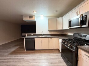 3305 Cheyenne Gardens Way in North Las Vegas, NV - Building Photo - Building Photo