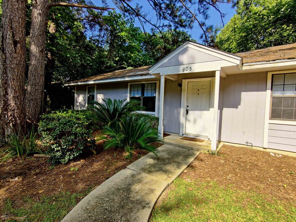 905 Tomahawk Ct in Tallahassee, FL - Building Photo