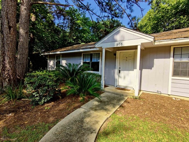 property at 905 Tomahawk Ct