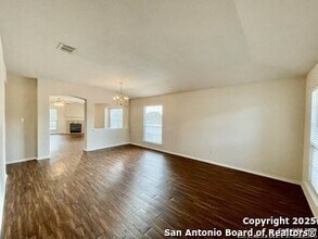 102 Lindseys Cove in San Antonio, TX - Building Photo - Building Photo
