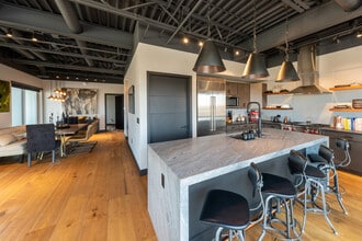 20 W Northwest Hwy in Mount Prospect, IL - Building Photo - Building Photo
